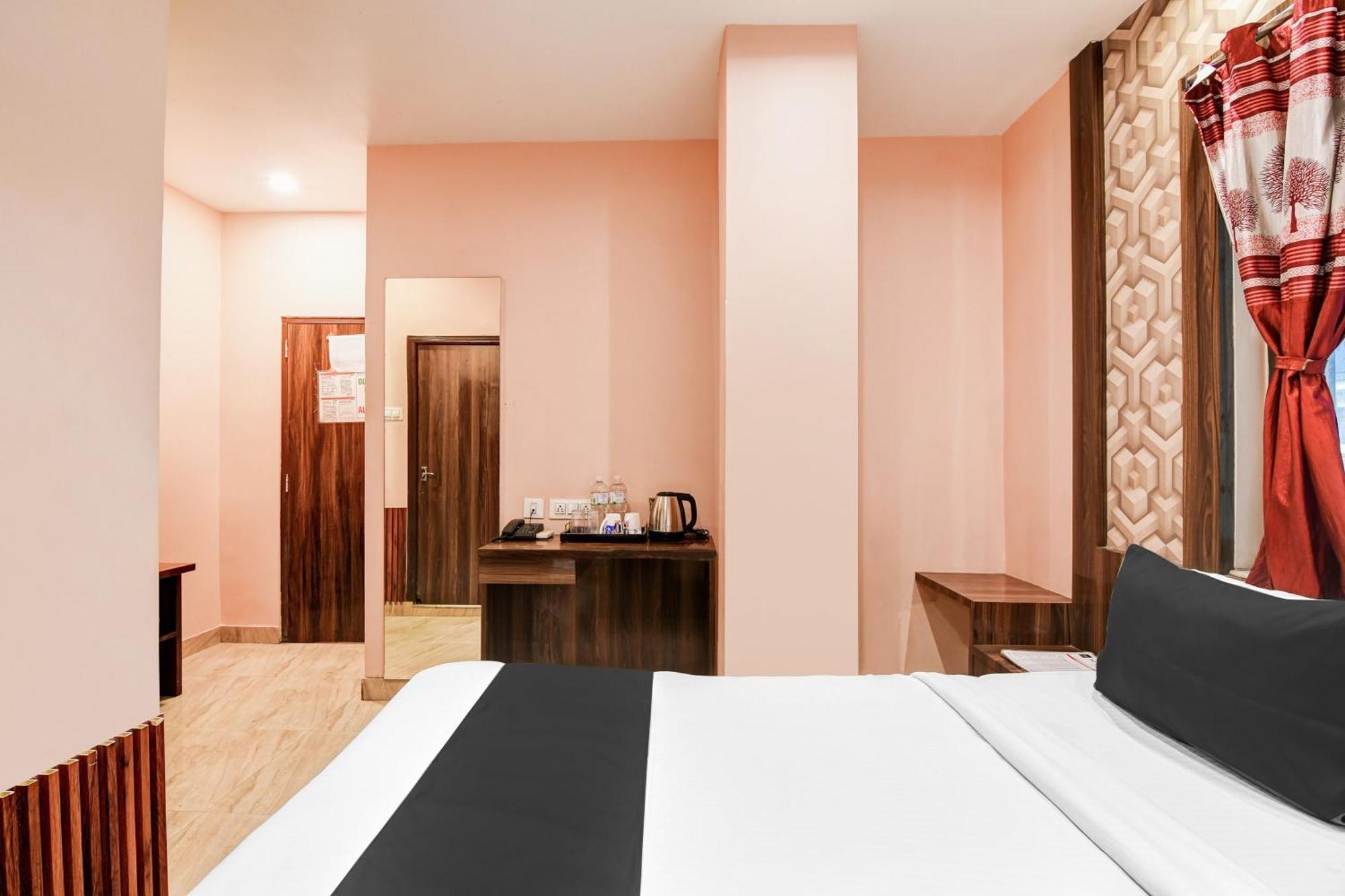 Hotel Super Collection O Park Circus Kolkata